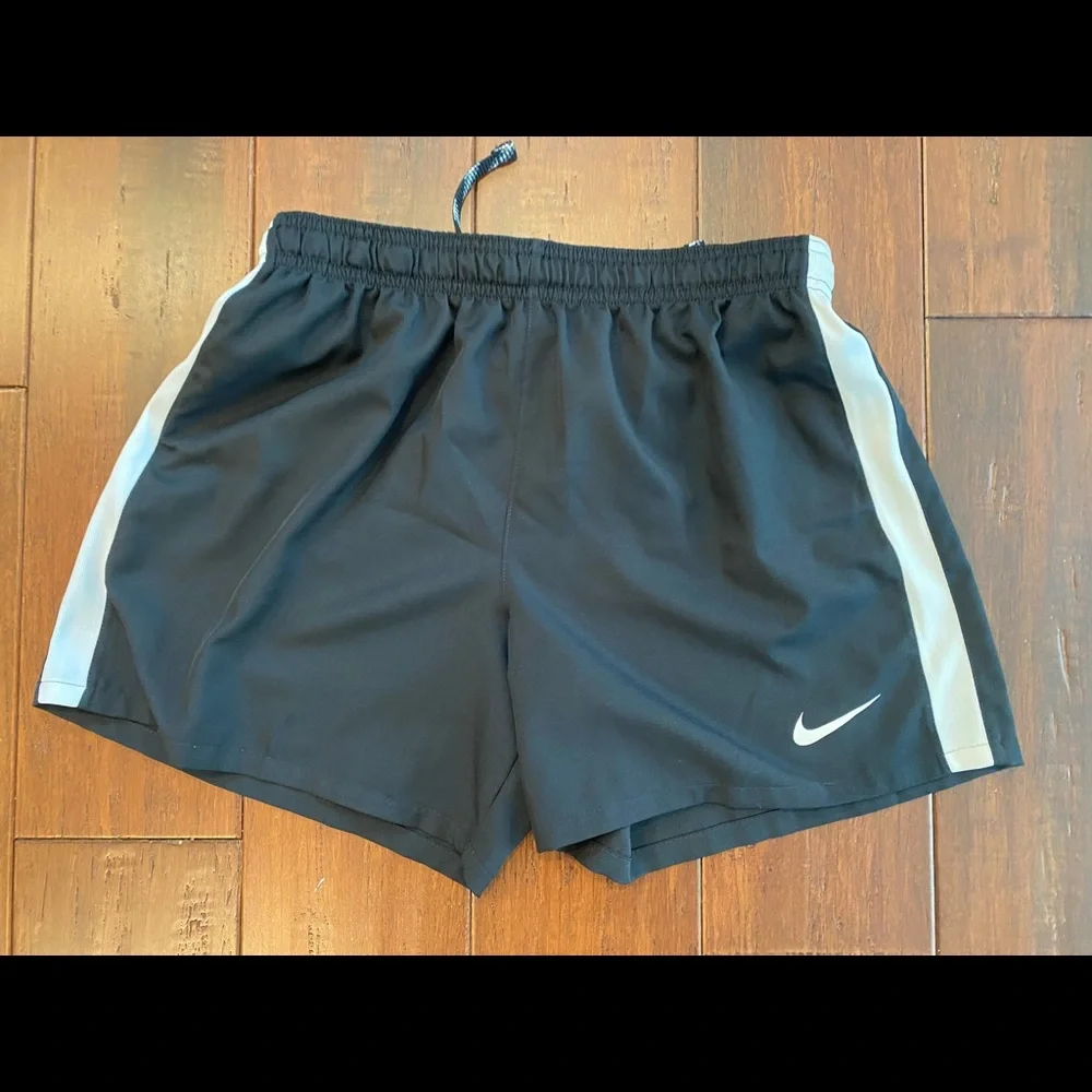 Nike girls training shorts size XL